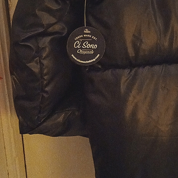 CI SONO Size M in Mens. Color's are Red,White & Navy. Zips Up with two side hand - Picture 3 of 8